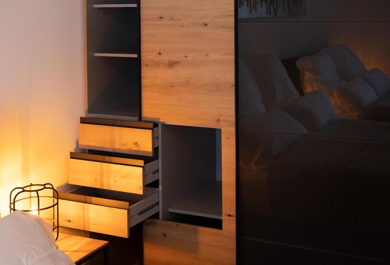 Sweethome - Luxus Pur - Grosse Kueche, 2 Baeder, 2 Terrassen Ottobrunn Luaran gambar
